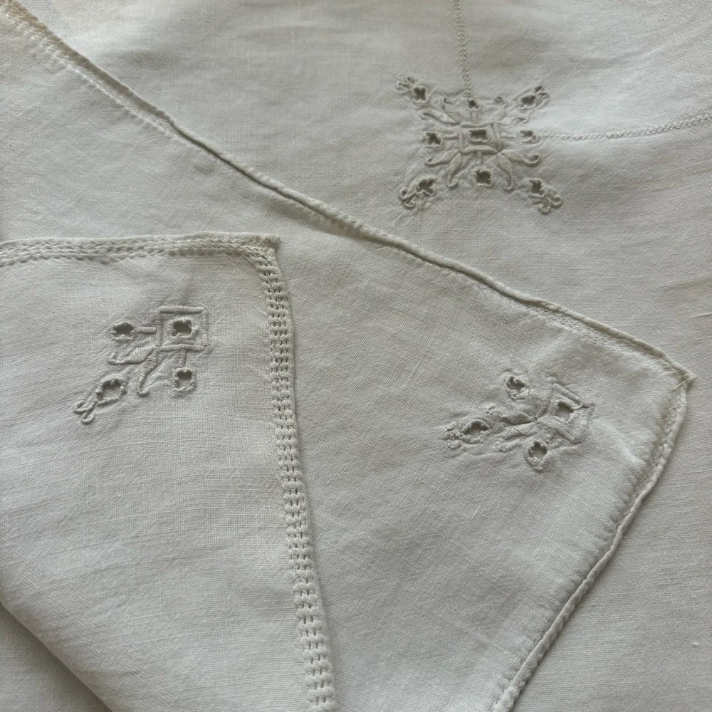 Vintage Tablecloth Linen Square Embroidered Lace 34” x 34” Table Cloth